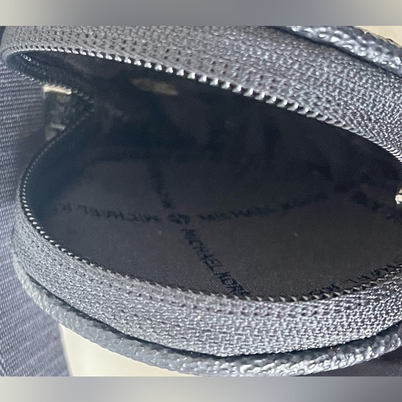 Michael Kors Slim Crossbody bag with a removable coin purse. NWOT - Picture 7 of 11